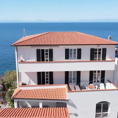 Ξενοδοχείο με διαμερίσματα - Mare