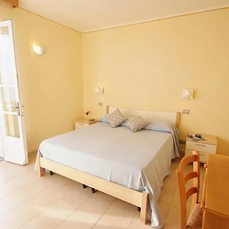 - Mare Aparthotel *
